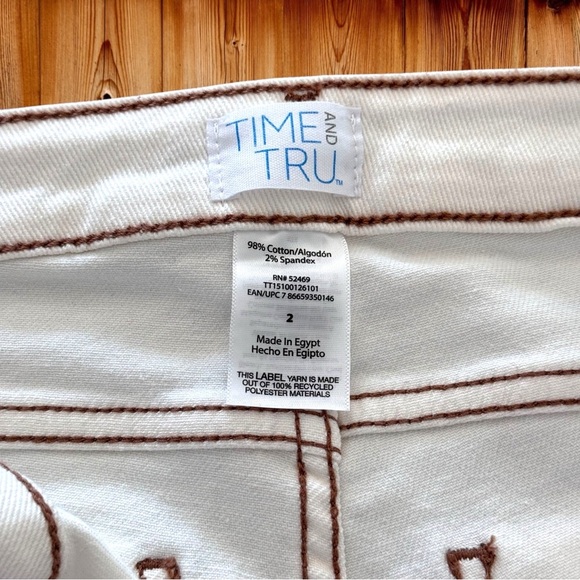 Time and Tru Size 2 Mid Rise Bootcut Winter White Denim Jeans w/Side Vents - Picture 9 of 10